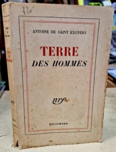 Livre "Terres des Hommes" d'Antoine de Saint Exupery chez gallimard