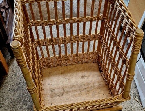 Grande panière de boulangerie sur roulettes
