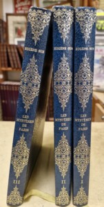 Livres "Les Mystères de Paris" d'Eugène SUE en 3 volumes