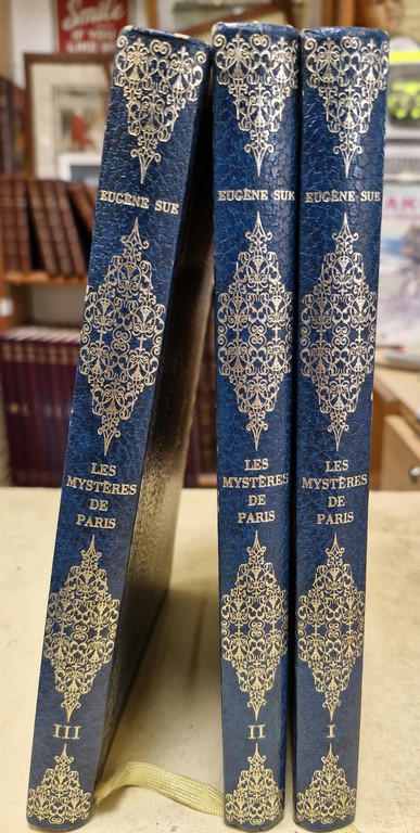 Livres "Les Mystères de Paris" d'Eugène SUE en 3 volumes