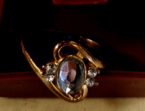 Bague plaquée or avec pierres