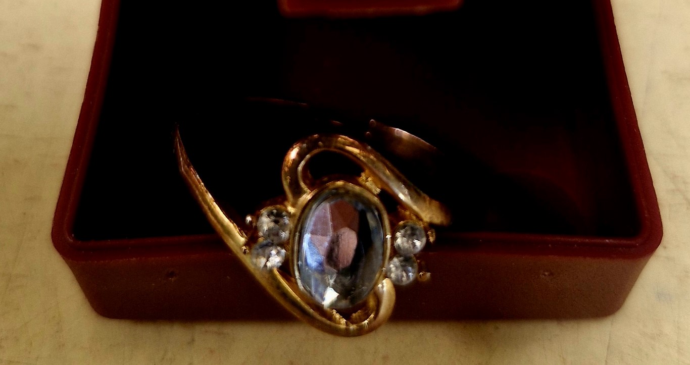 Bague plaquée or avec pierres