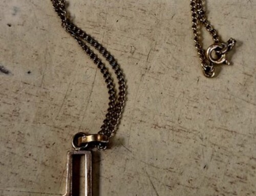 Chaine avec pendentif corse plaqué or