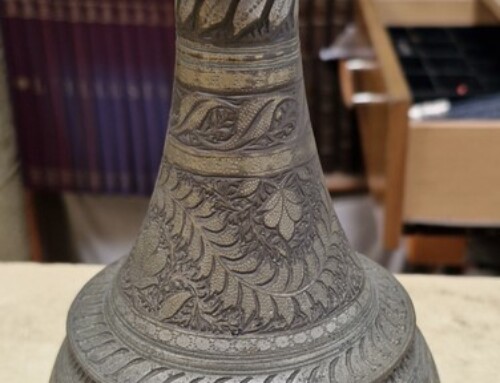 Vase oriental en cuivre