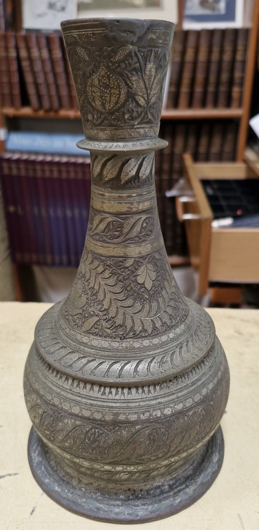 Vase oriental en cuivre