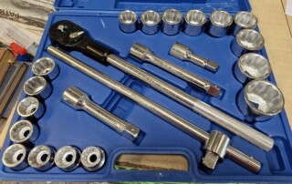 Boite à douilles avec clé à cliquet