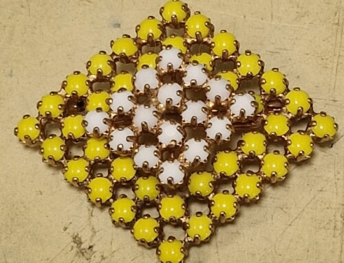 Broche en émail sur étal doré