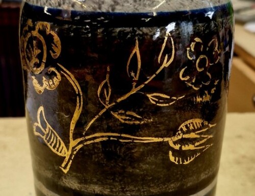 Vase en grès vernis et doré signé ZORIAN