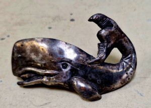 Barrette "Baleine" en métal argenté signée Médicis Paris