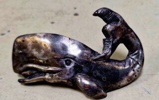 Barrette "Baleine" en métal argenté signée Médicis Paris