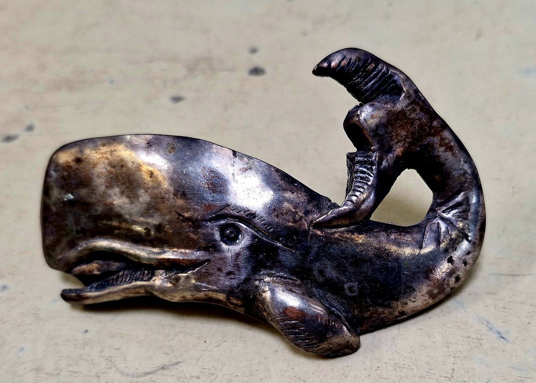 Barrette "Baleine" en métal argenté signée Médicis Paris