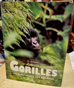 Livre "Gorilles les survivants des Birunga" par g. schaller et m. nichols