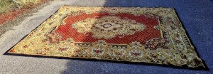 Grand tapis en laine (avec trous sur un côté)