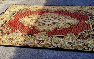 Grand tapis en laine (avec trous sur un côté)
