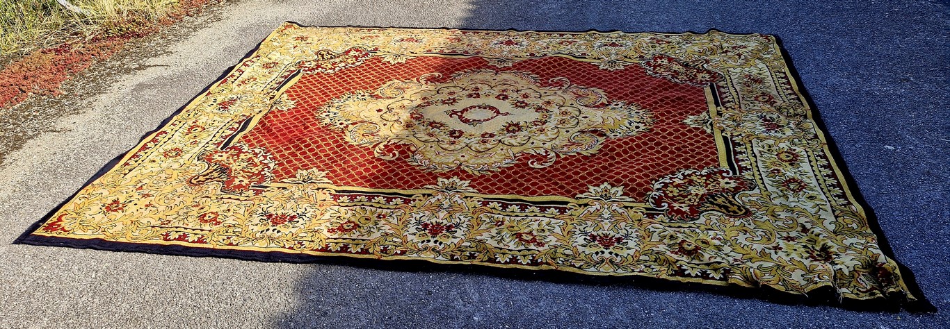 Grand tapis en laine (avec trous sur un côté)