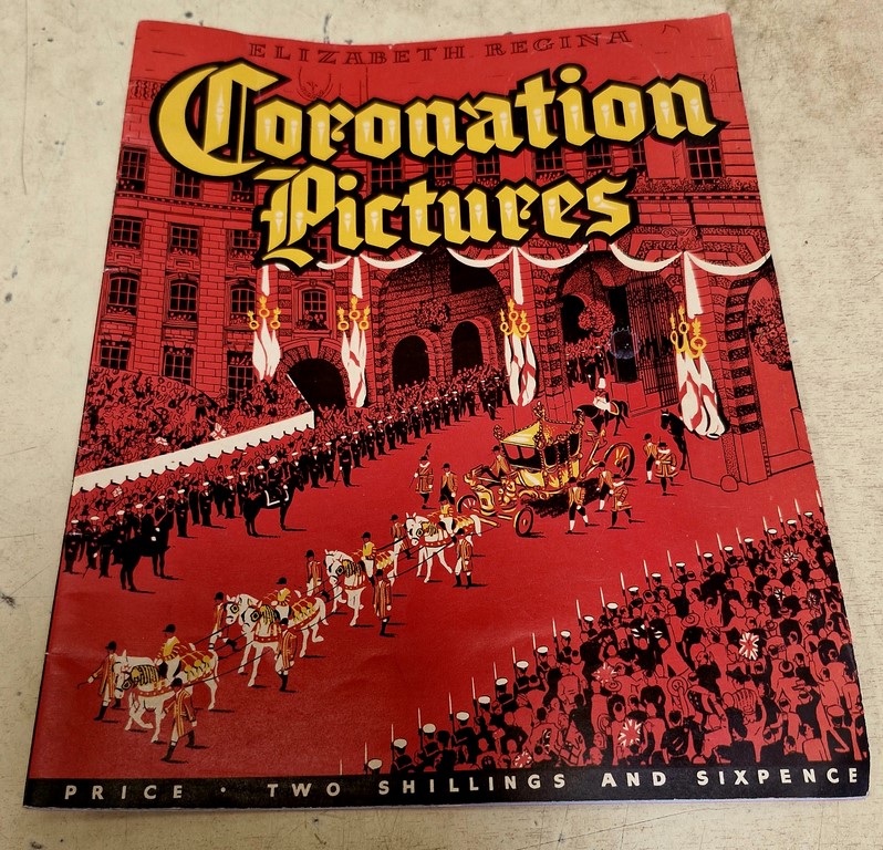 Livret "Coronation Pictures" du couronnement d'Elisabeth II