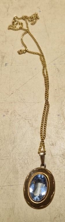 Pendentif plaqué or sur chaine