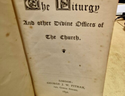 Livre en anglais « The Liturgy and other divine officesof the Church » paru en 1892