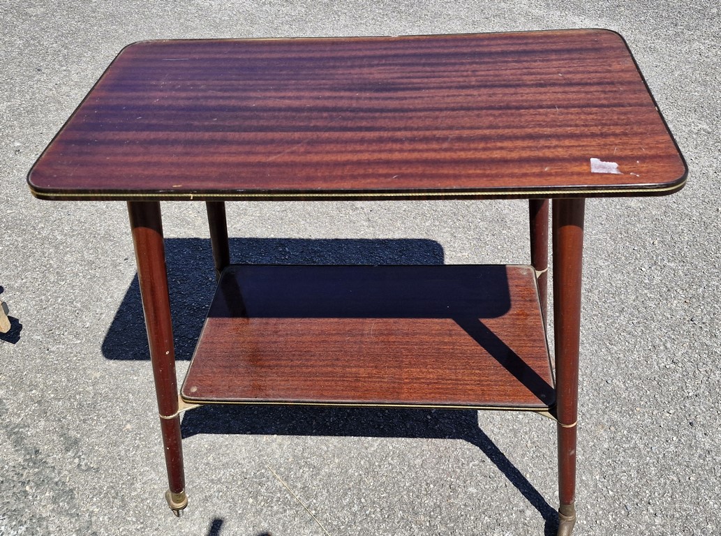 Tablette vintage à roulettes