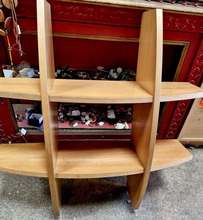 Étagère murale en bois