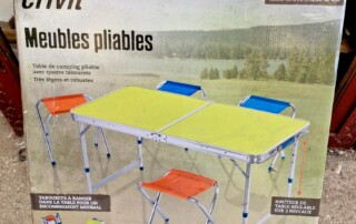 Set pic nic neuf table et tabourets intégrés