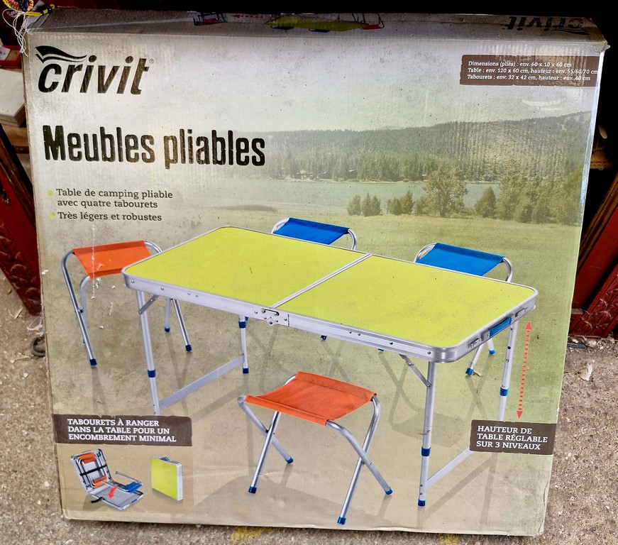 Set pic nic neuf table et tabourets intégrés