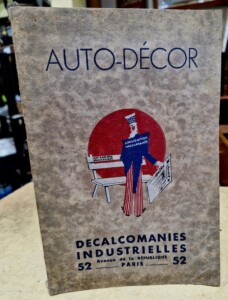Catalogue de décalcomanies industrielles de la marque Auto-Décor