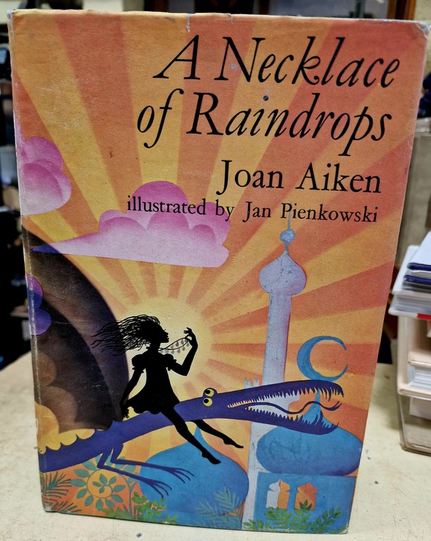 Livre "A Necklape of Raindrops"