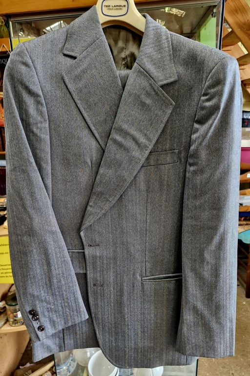 Costume gris veste et pantalon