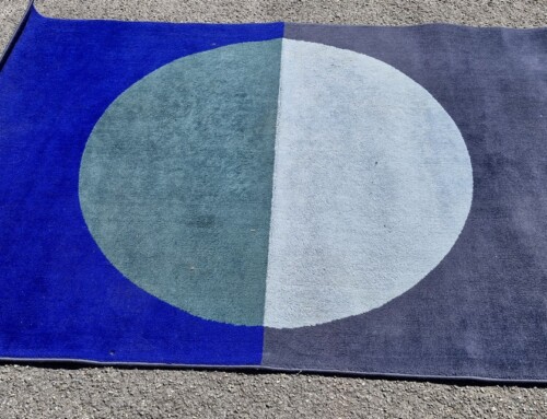 Tapis moderne bleu