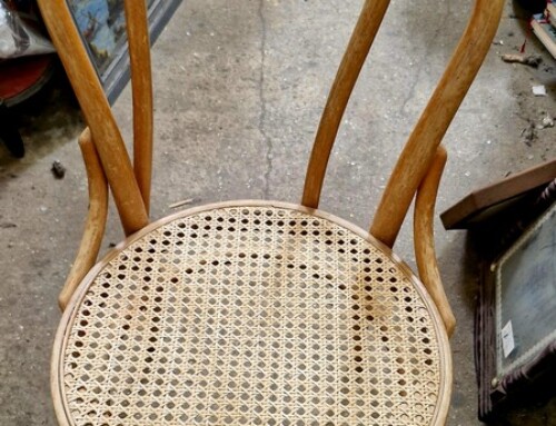 Chaise cannée en bois courbé