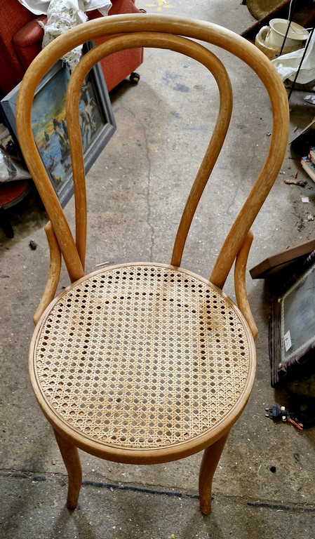Chaise cannée en bois courbé