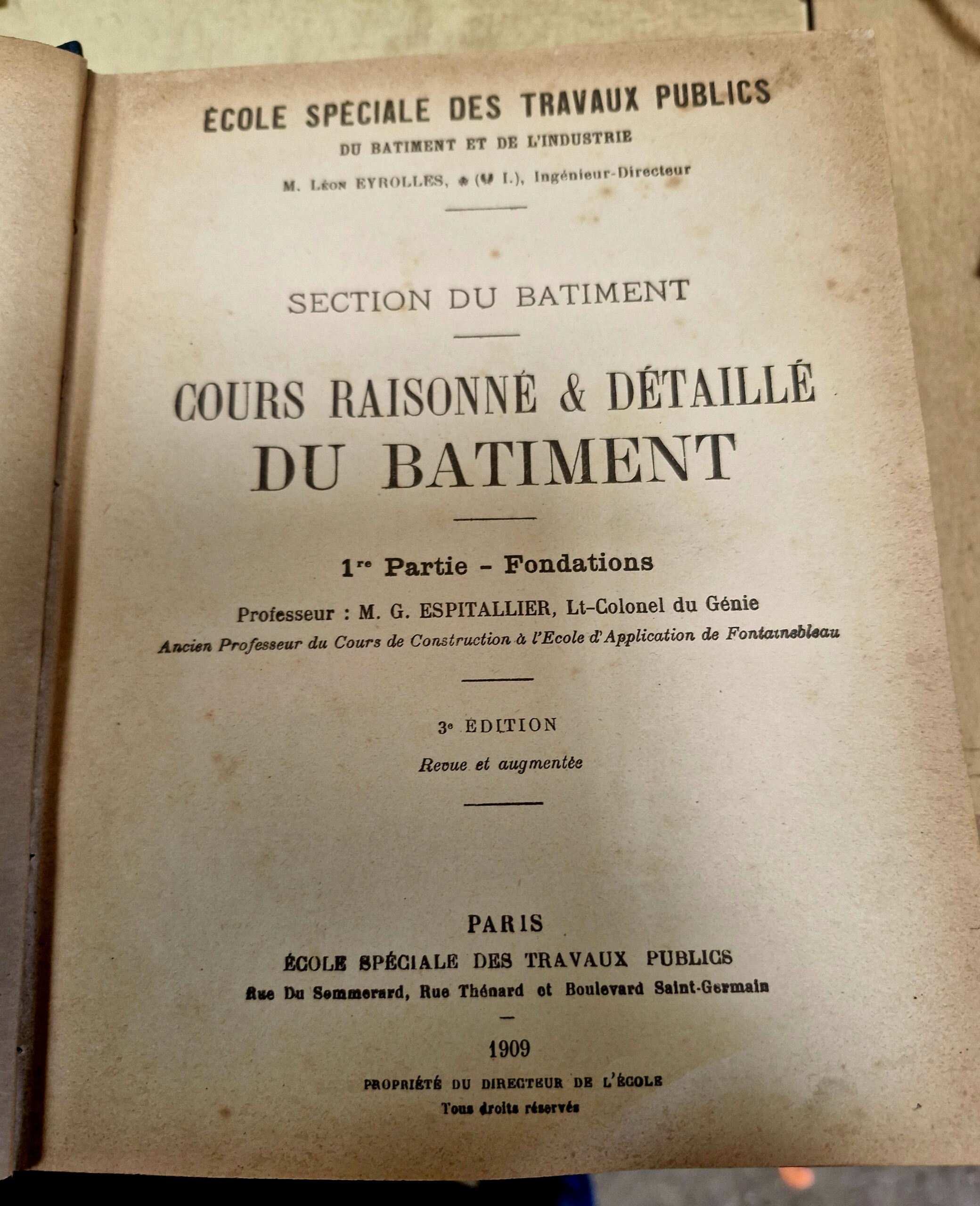 Livres de l'école spéciale des Travaux publics 4 volumes des cours raisonné & détaillé du Bâtiment de 1909