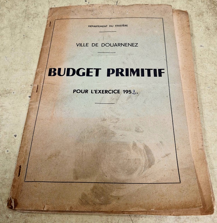 Dossier représentant le Budget de la Ville de DOUARNENEZ pour l'exercice 1952